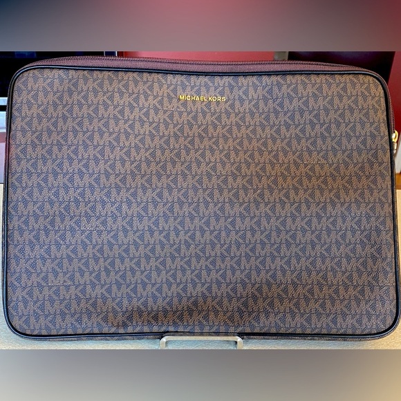 MICHAEL KORS Jet Set Travel LG Laptop Case, EUC